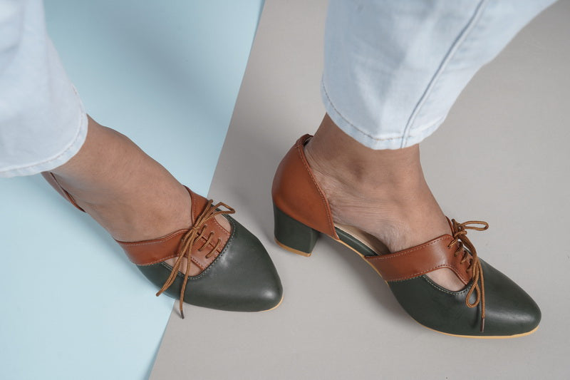 GREEN STYLISED SHOE WITH BLOCK HEELS